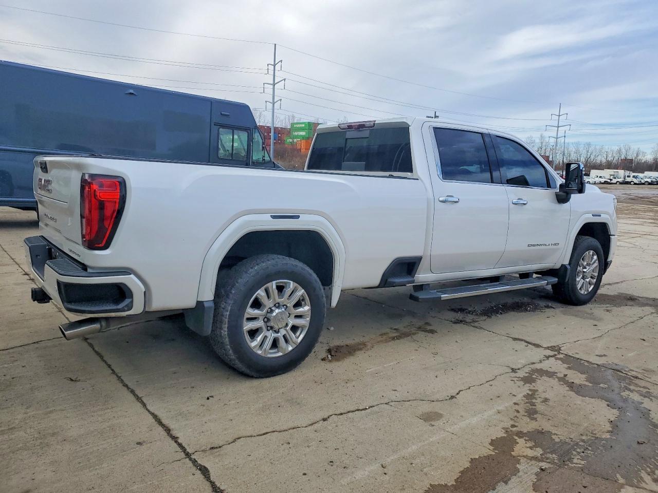 2021 GMC SIERRA K2500 DENALI photo 3