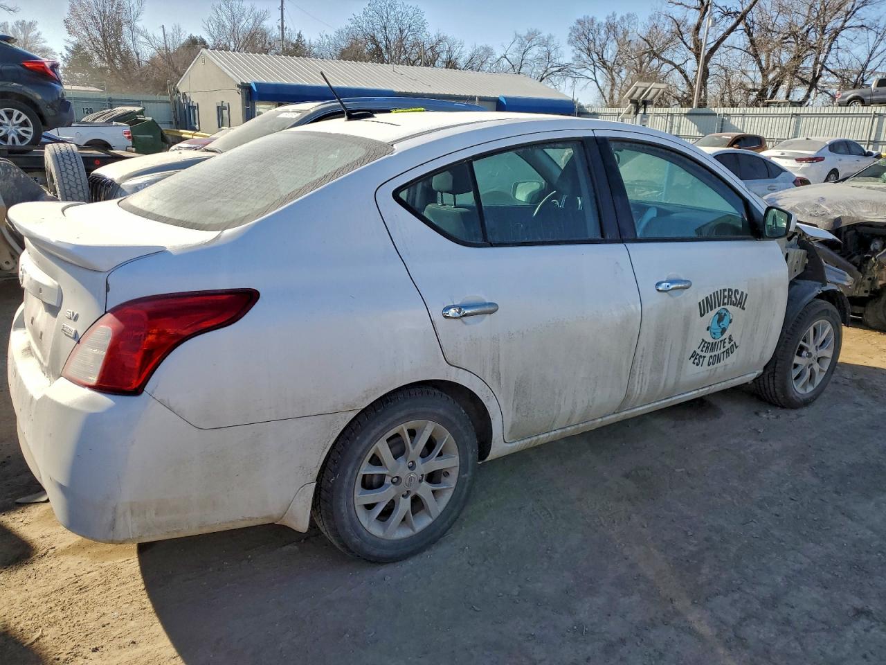 2019 NISSAN VERSA S photo 3