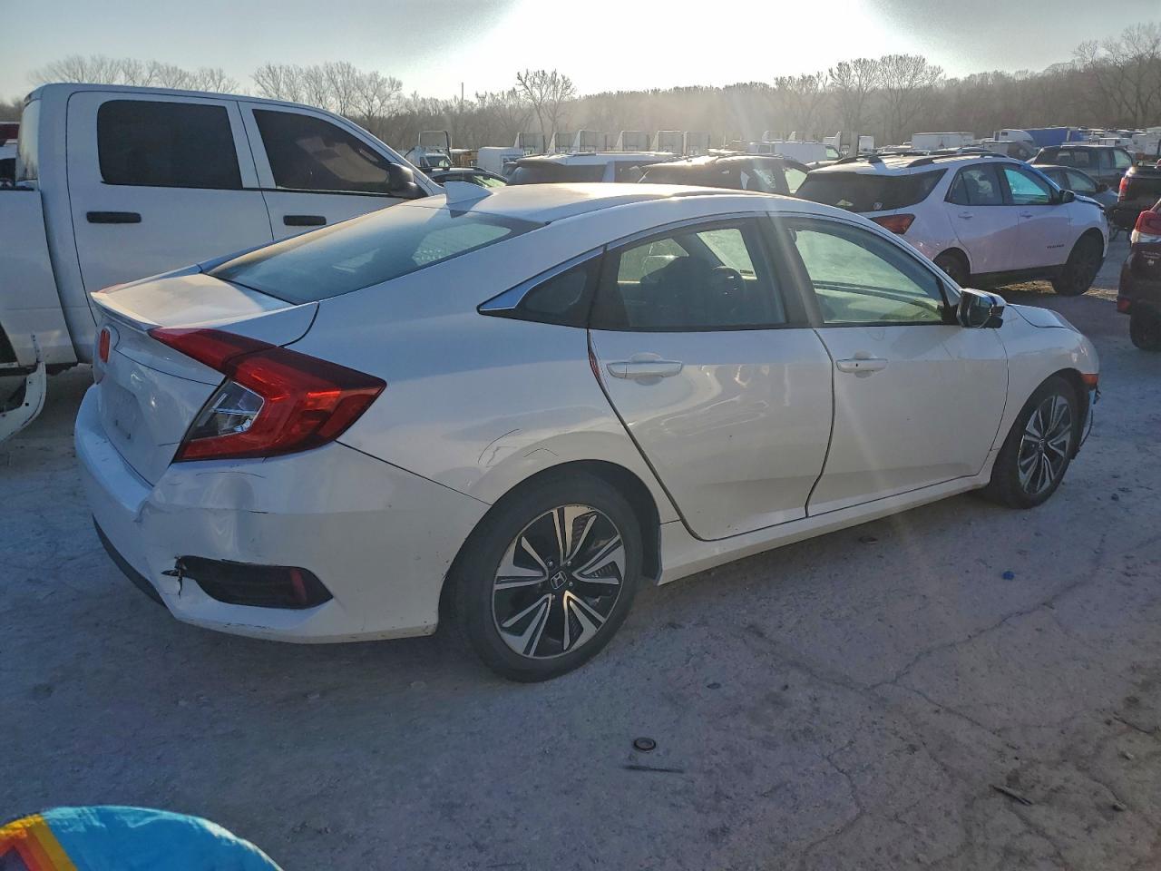 2017 HONDA CIVIC EX photo 3