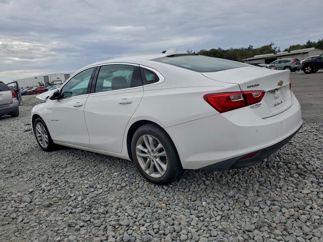 2018 CHEVROLET MALIBU LT photo 2