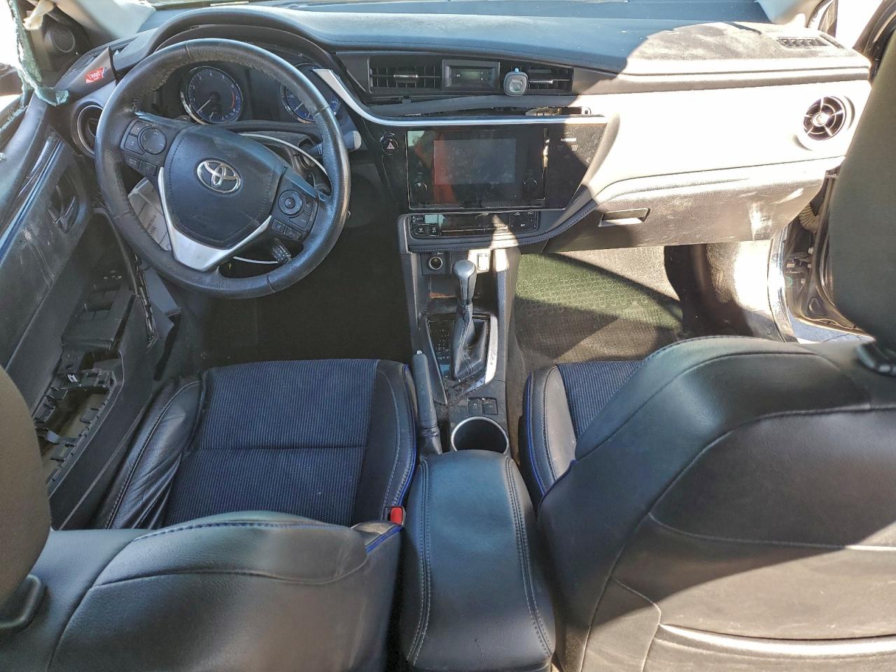 2017 TOYOTA COROLLA L photo 8