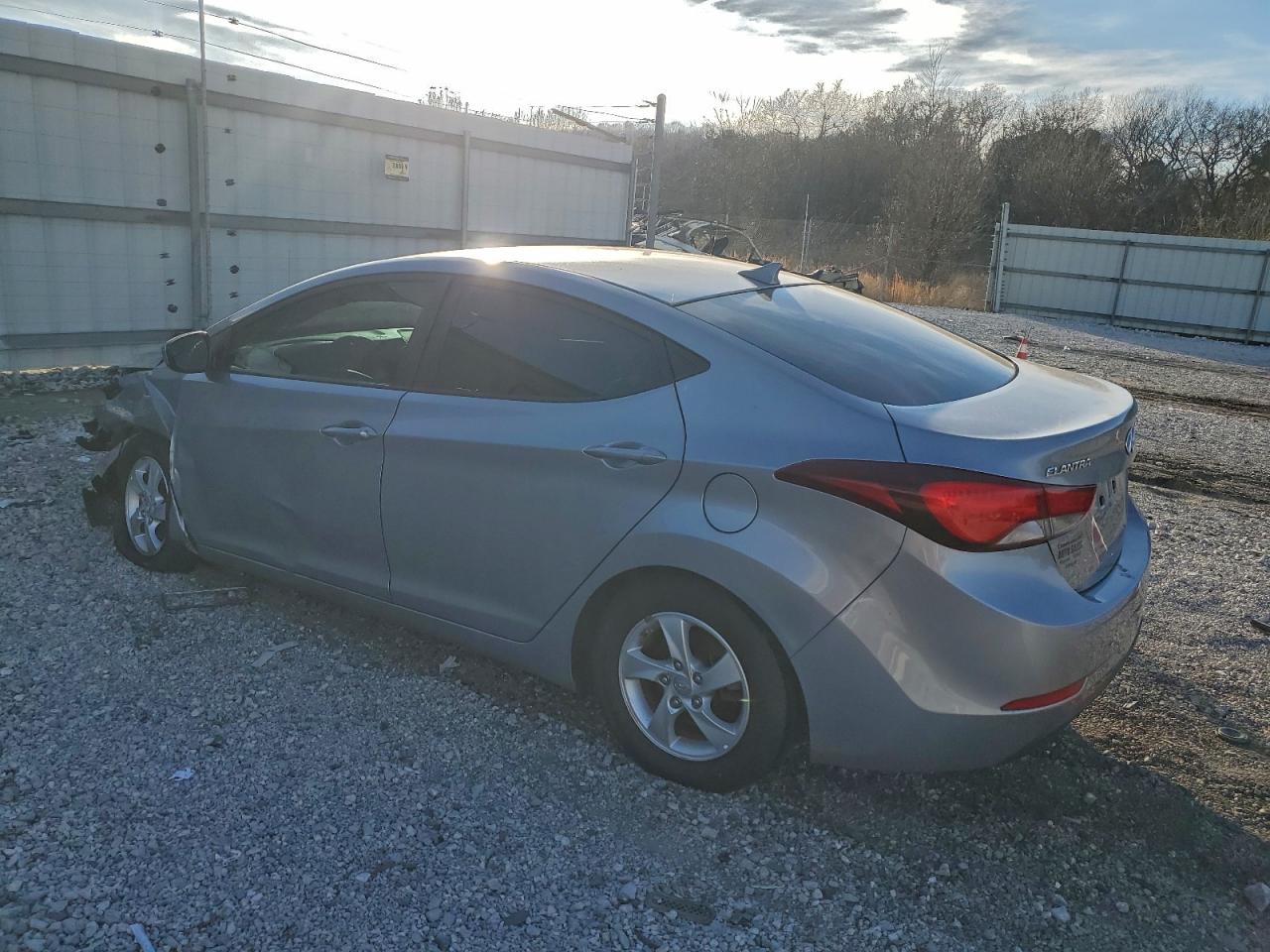 2015 HYUNDAI ELANTRA SE photo 2