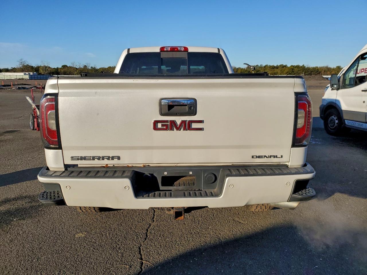 2017 GMC SIERRA K1500 DENALI photo 6
