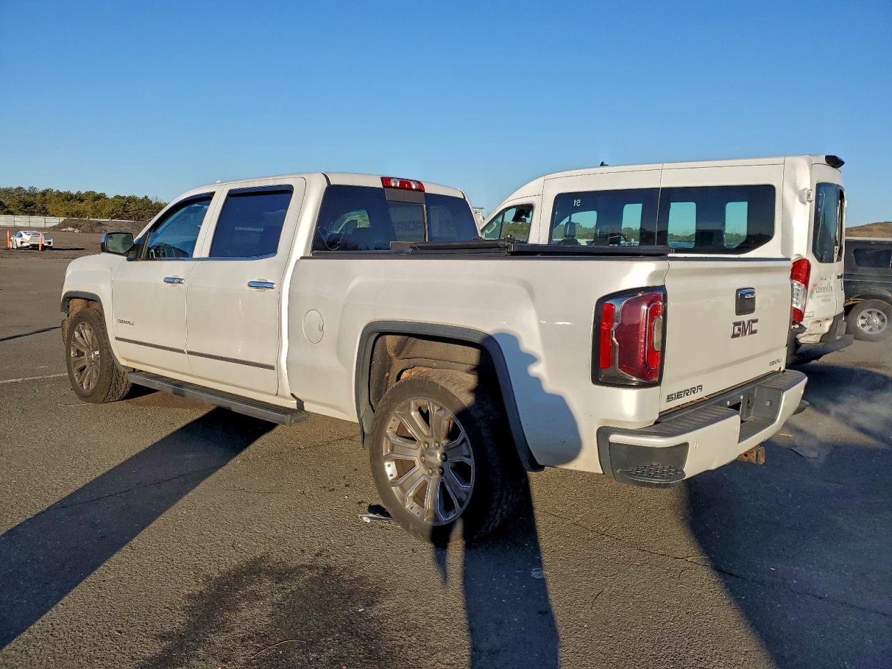 2017 GMC SIERRA K1500 DENALI photo 2
