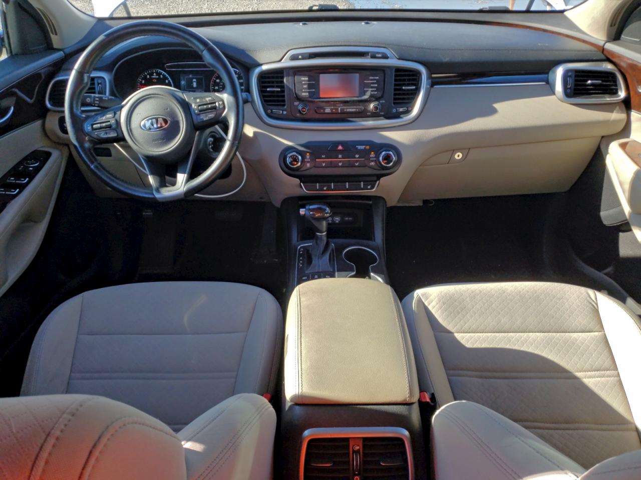 2016 KIA SORENTO LX photo 8
