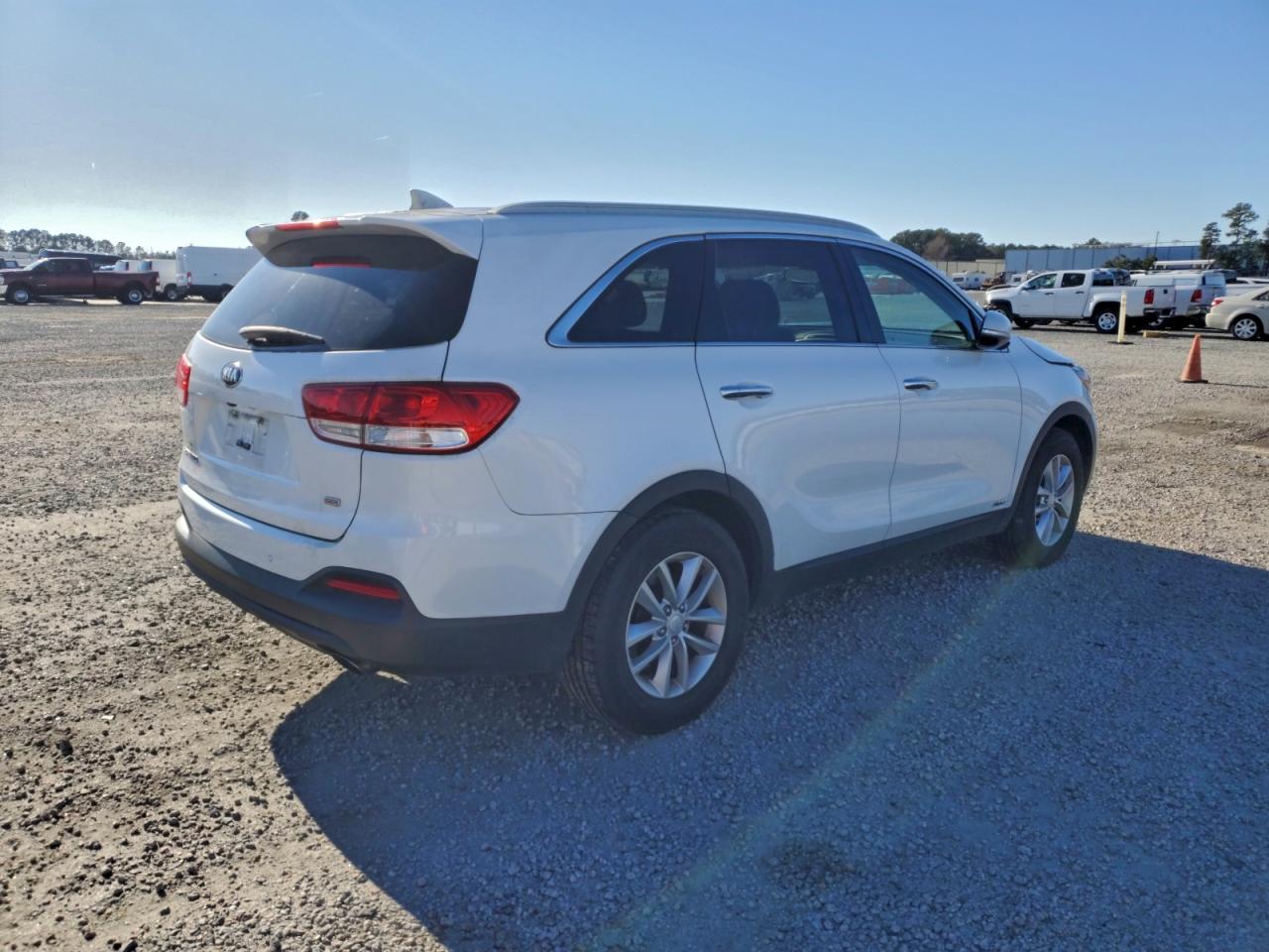 2016 KIA SORENTO LX photo 3