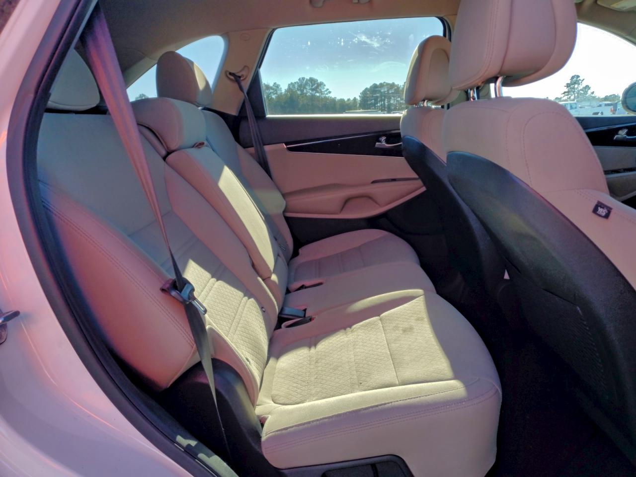 2016 KIA SORENTO LX photo 11
