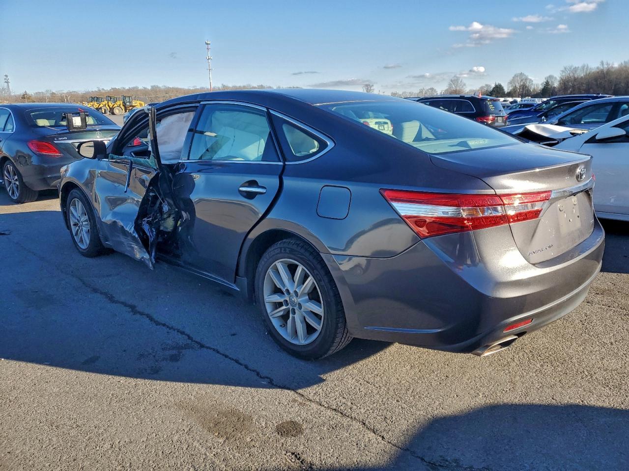 2013 TOYOTA AVALON BASE photo 2