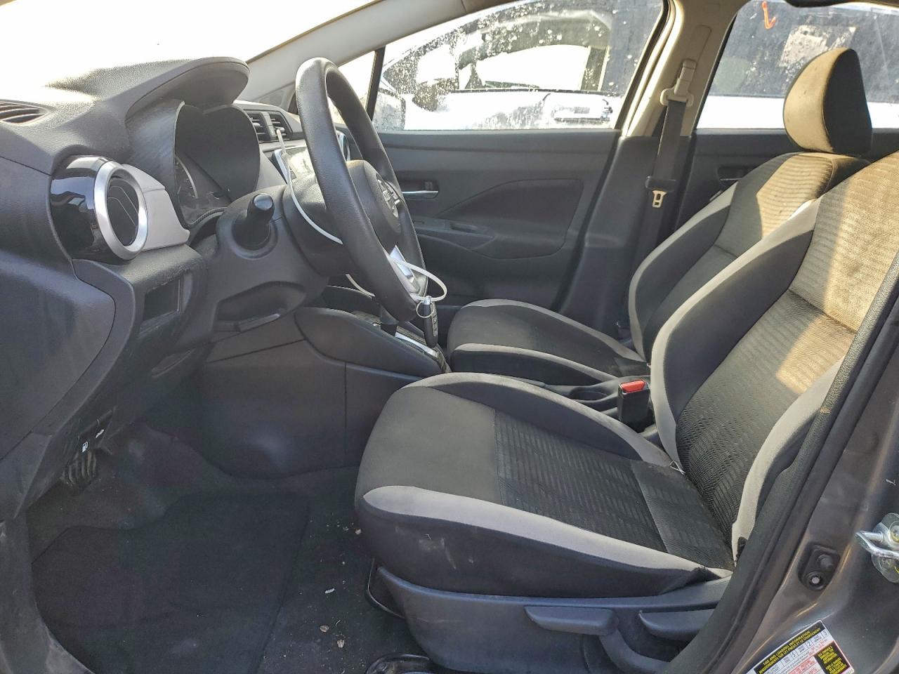2021 NISSAN VERSA SV photo 13