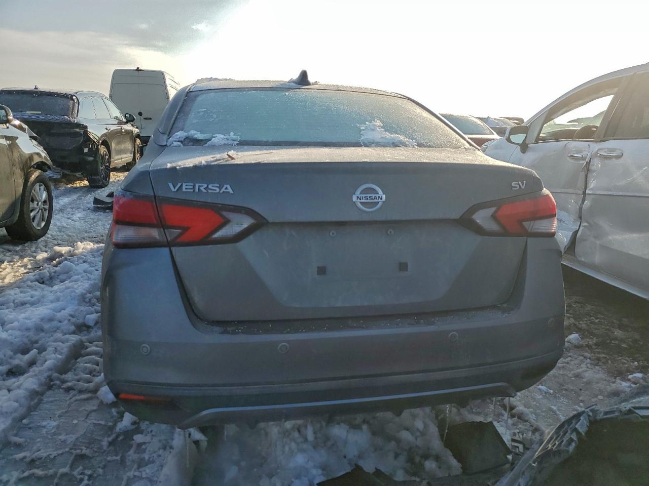 2021 NISSAN VERSA SV photo 11