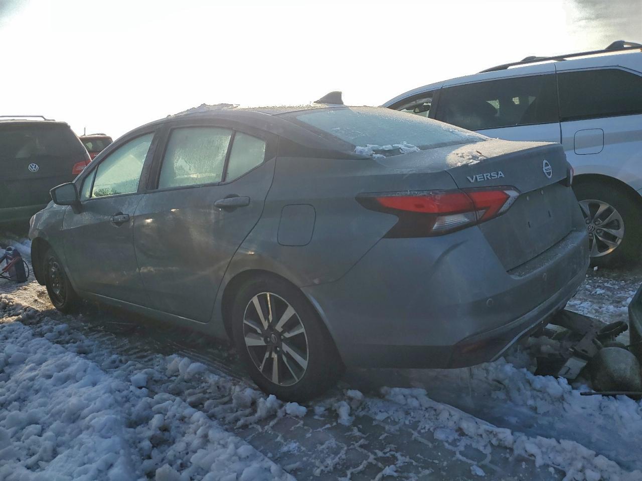 2021 NISSAN VERSA SV photo 3