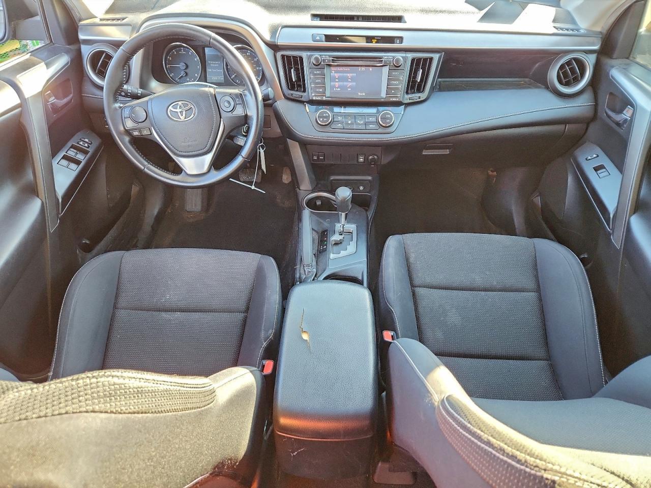 2016 TOYOTA RAV4 XLE photo 8