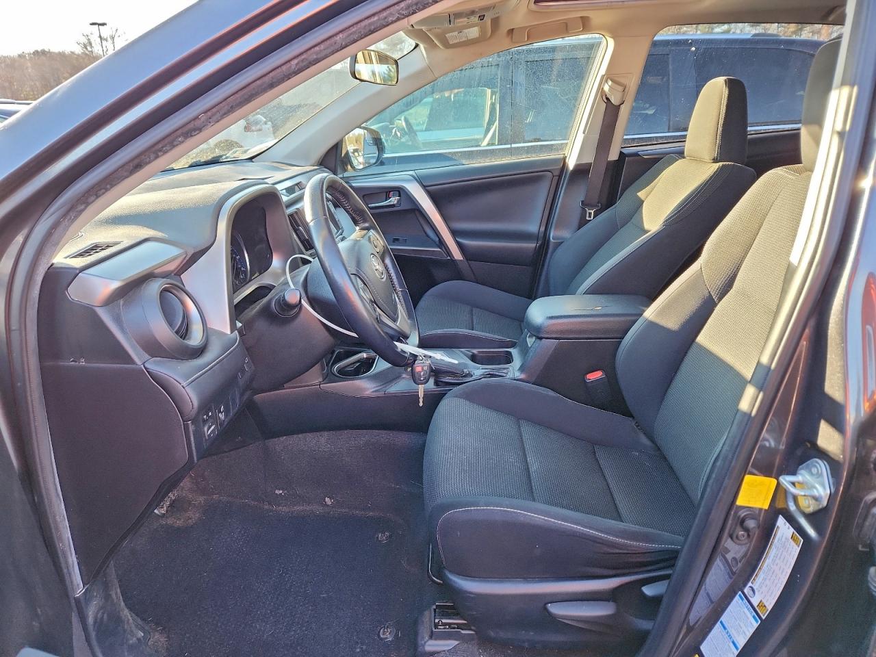 2016 TOYOTA RAV4 XLE photo 7