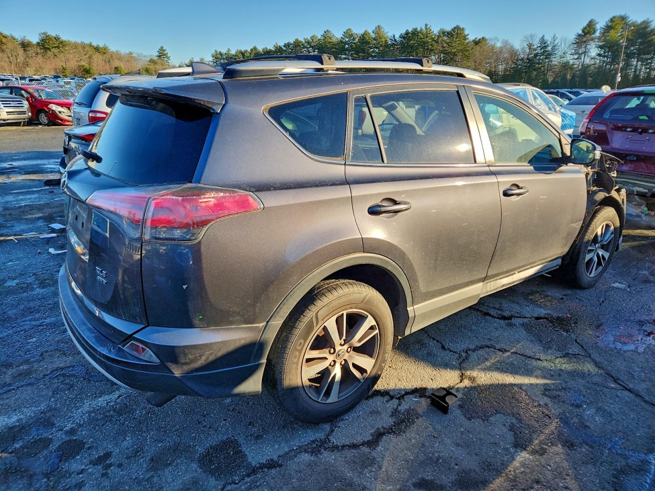 2016 TOYOTA RAV4 XLE photo 3
