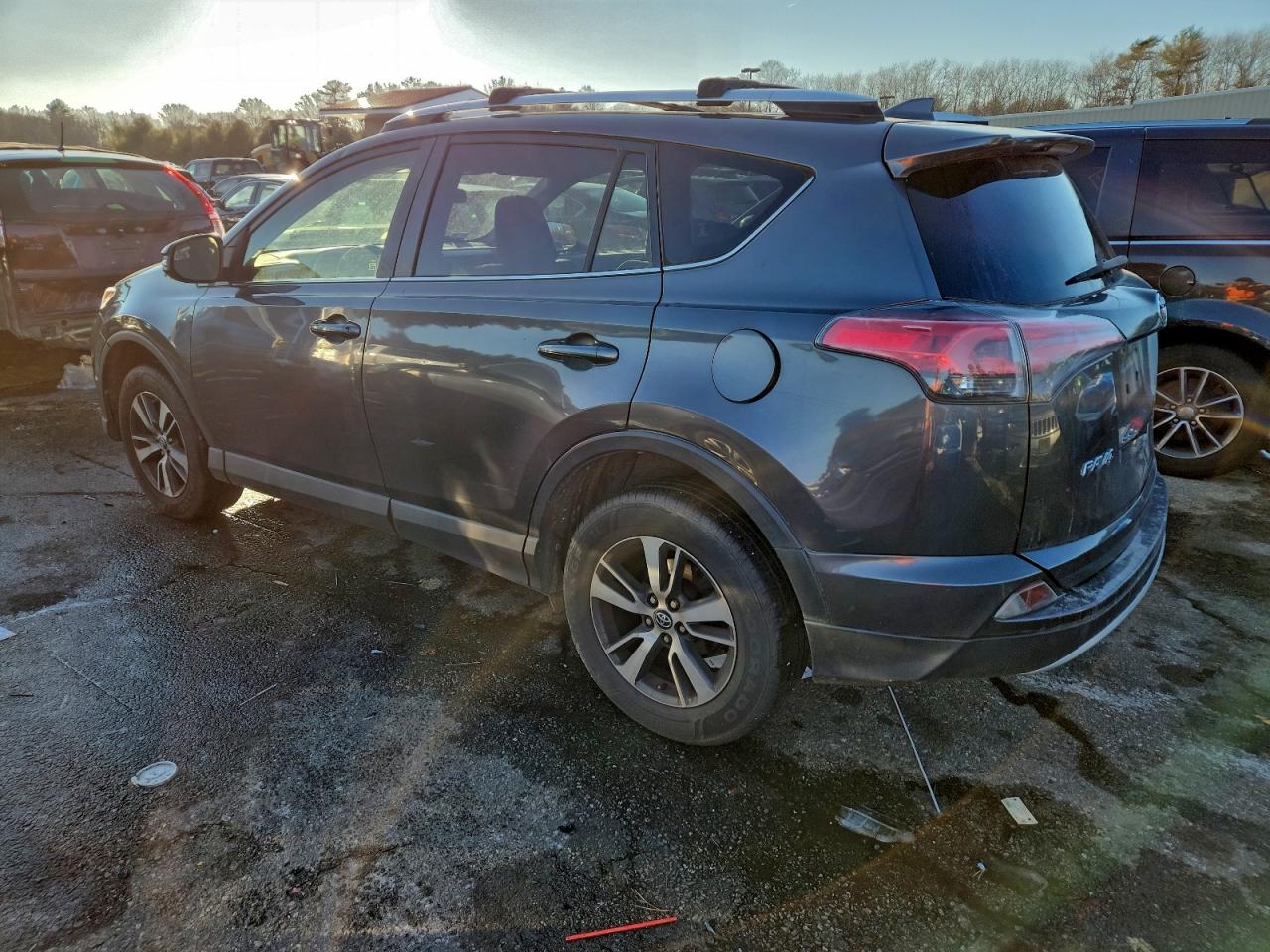 2016 TOYOTA RAV4 XLE photo 2