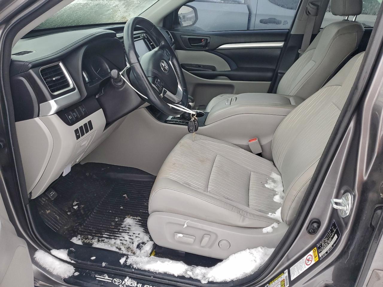 2018 TOYOTA HIGHLANDER LE photo 7