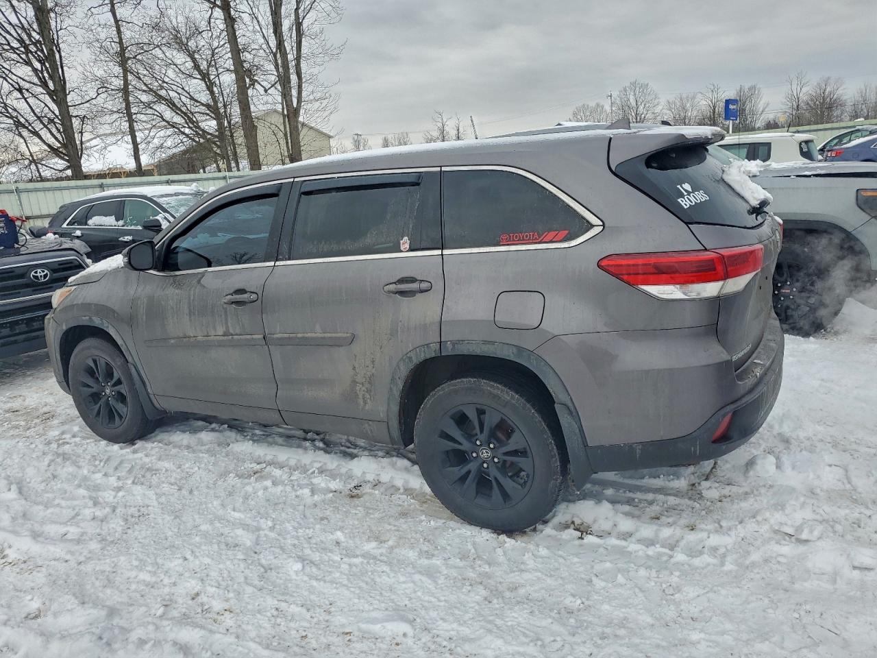 2018 TOYOTA HIGHLANDER LE photo 2