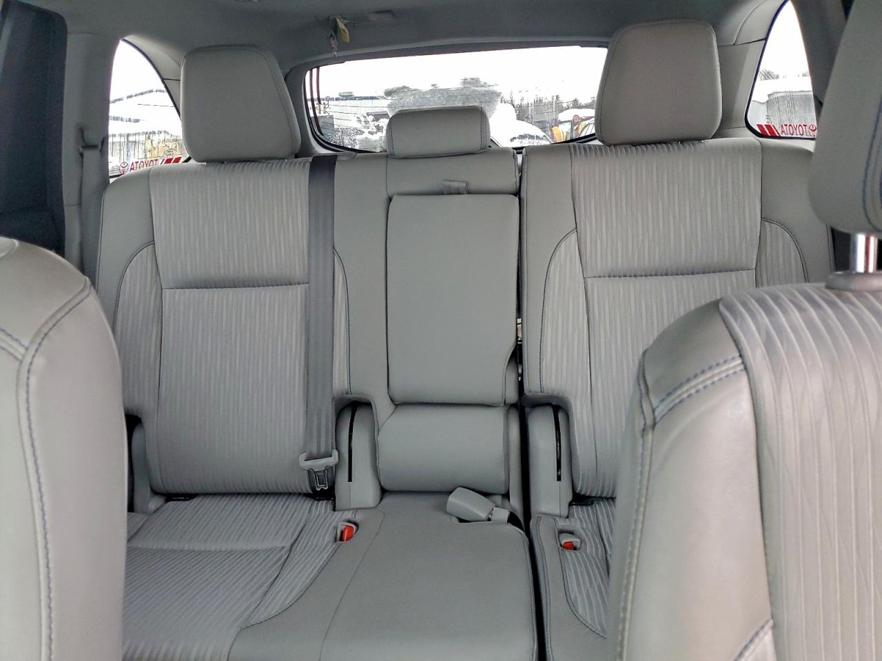 2018 TOYOTA HIGHLANDER LE photo 10