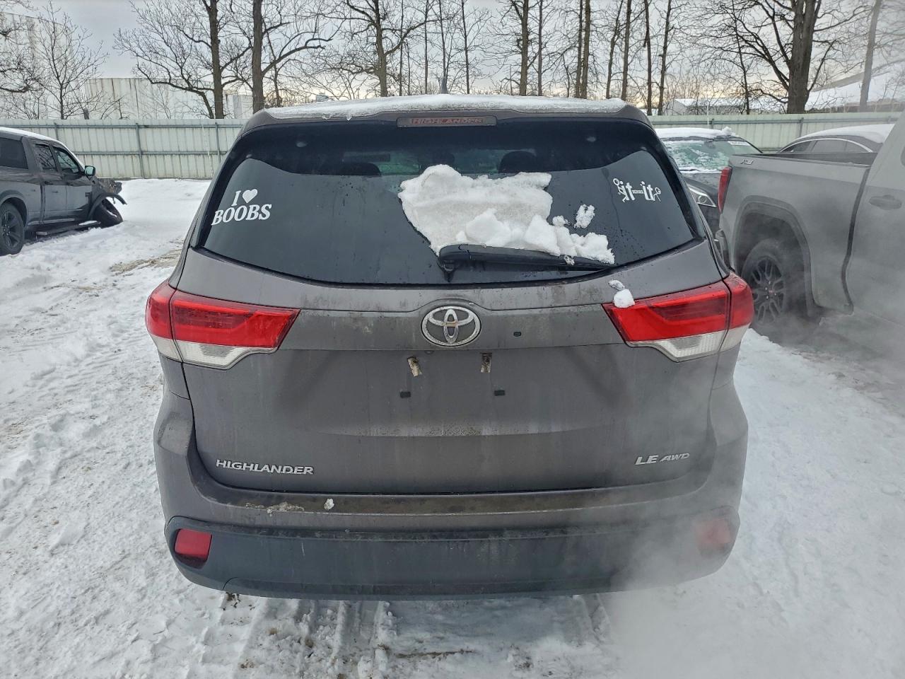 2018 TOYOTA HIGHLANDER LE photo 6