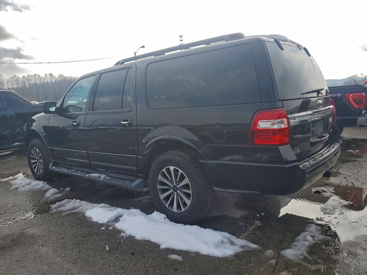 2015 FORD EXPEDITION EL XLT photo 2