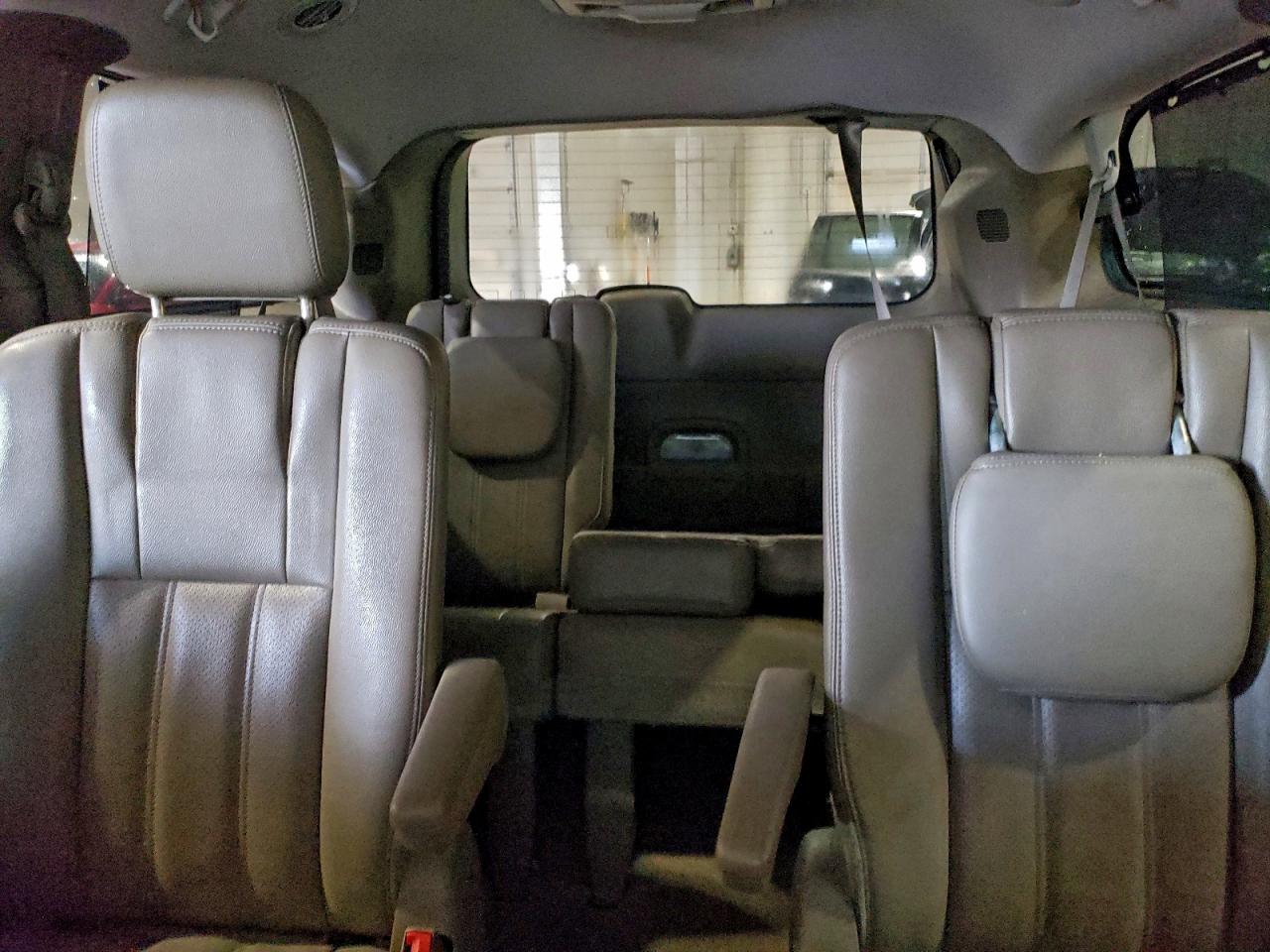 2013 CHRYSLER TOWN & COUNTRY TOURING L photo 10