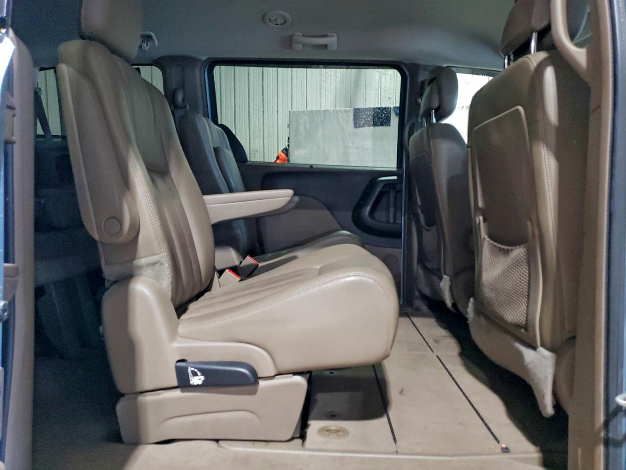 2013 CHRYSLER TOWN & COUNTRY TOURING L photo 11