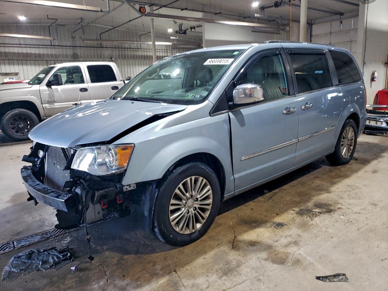 2013 CHRYSLER TOWN & COUNTRY