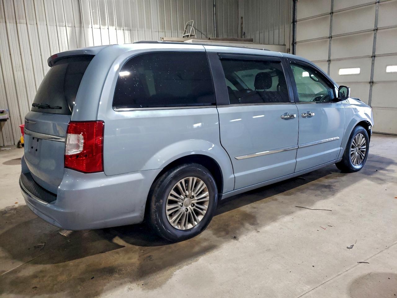 2013 CHRYSLER TOWN & COUNTRY TOURING L photo 3