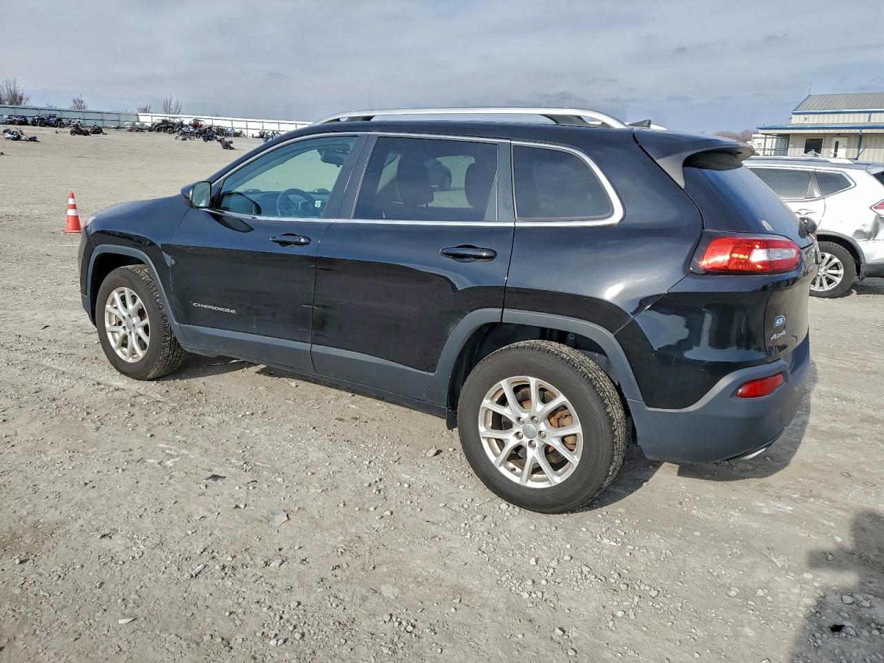 2017 JEEP CHEROKEE LATITUDE photo 2