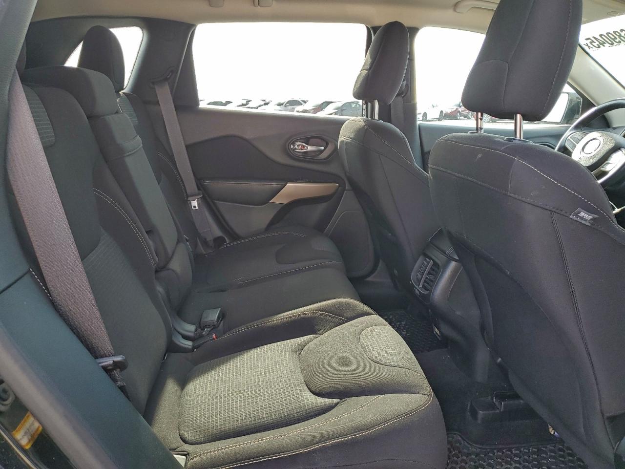 2017 JEEP CHEROKEE LATITUDE photo 11
