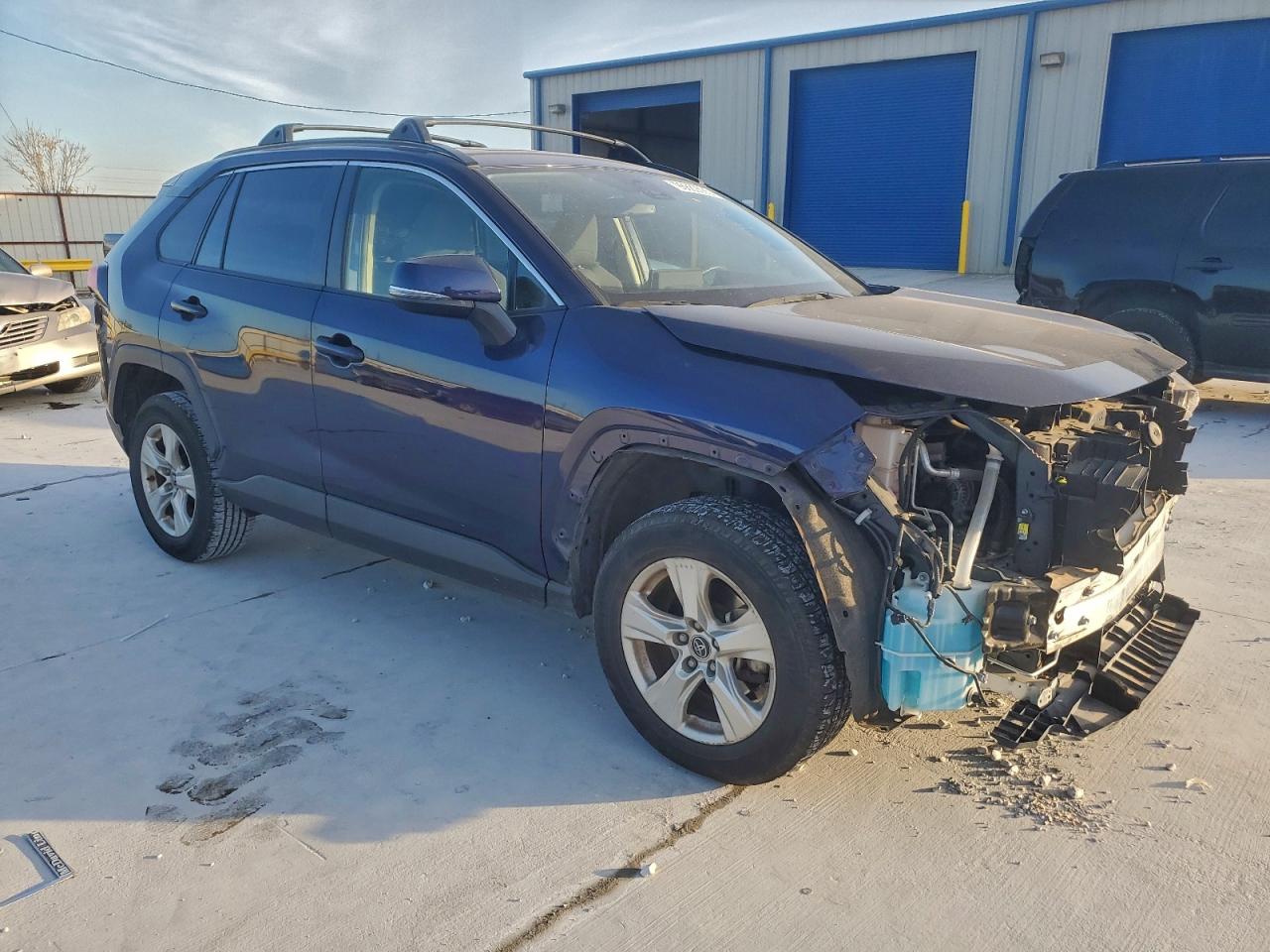 2019 TOYOTA RAV4 XLE photo 10