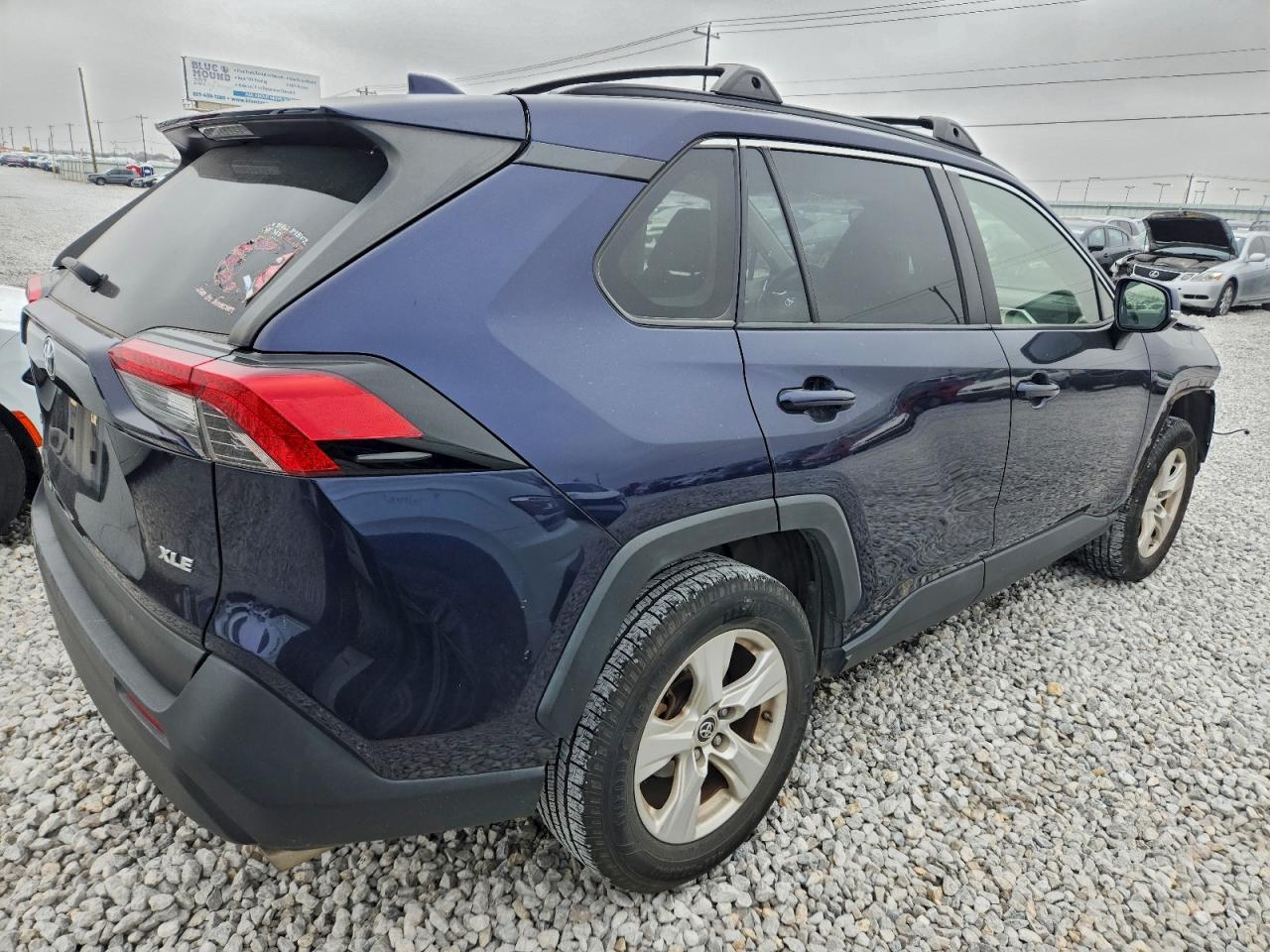 2019 TOYOTA RAV4 XLE photo 7