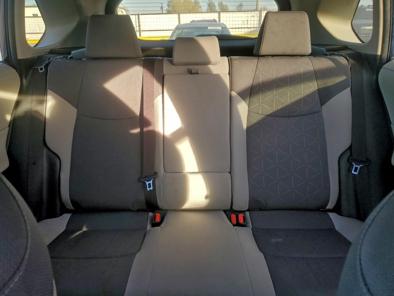2019 TOYOTA RAV4 XLE photo 28