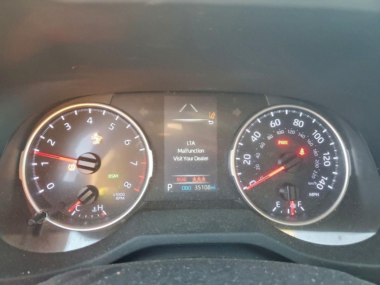 2019 TOYOTA RAV4 XLE photo 25