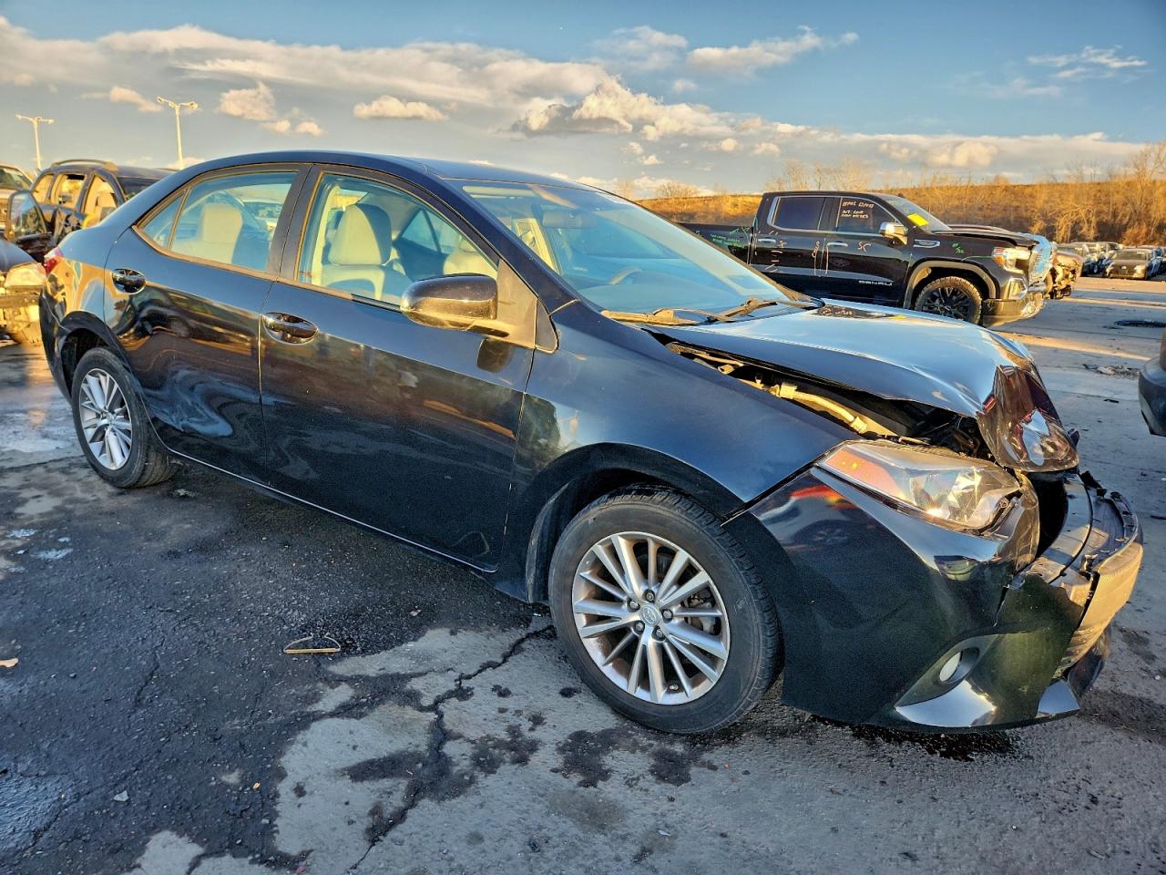2014 TOYOTA COROLLA L photo 4