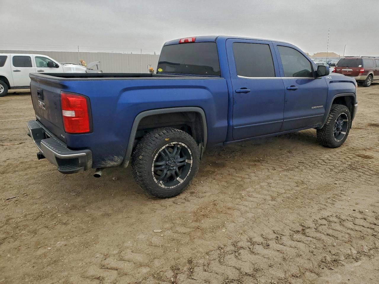 2014 GMC SIERRA K1500 SLE photo 3