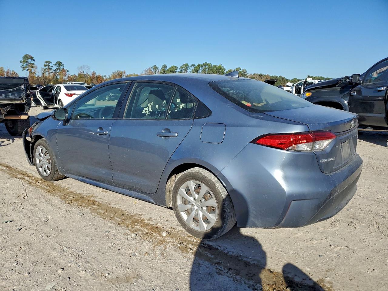 2020 TOYOTA COROLLA LE photo 2