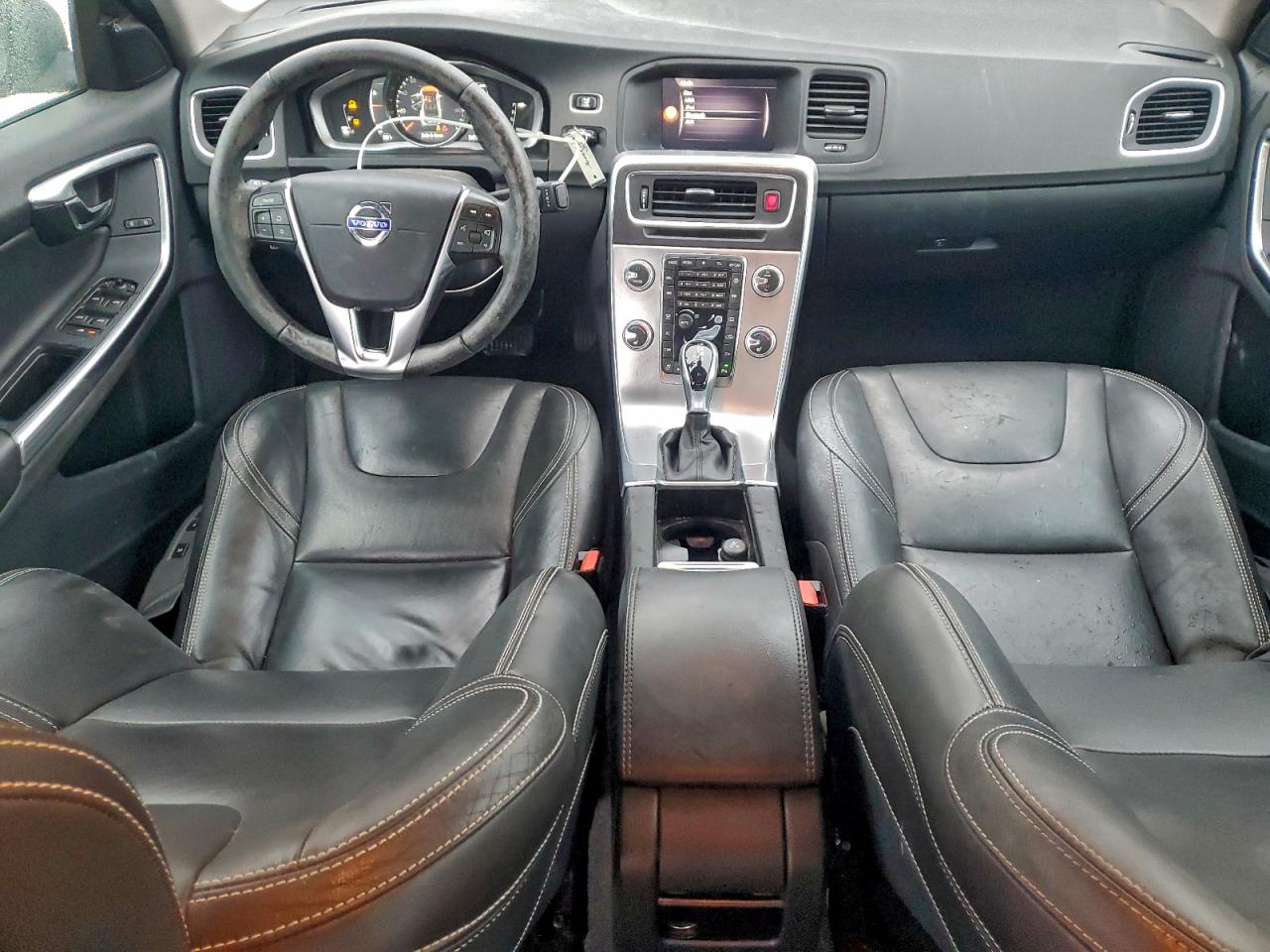 2017 VOLVO S60 photo 8