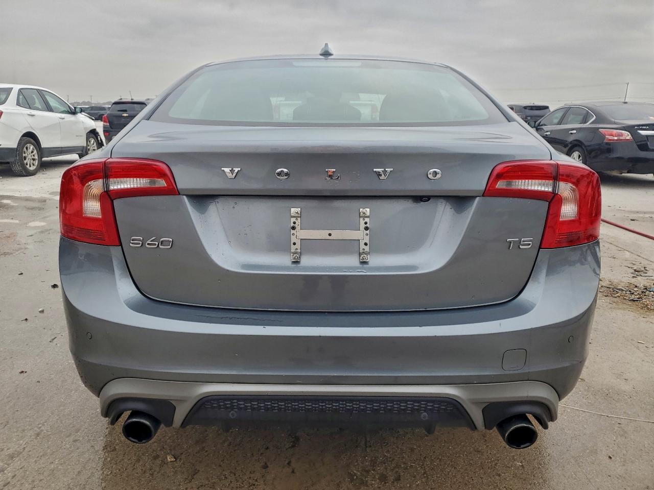2017 VOLVO S60 photo 6