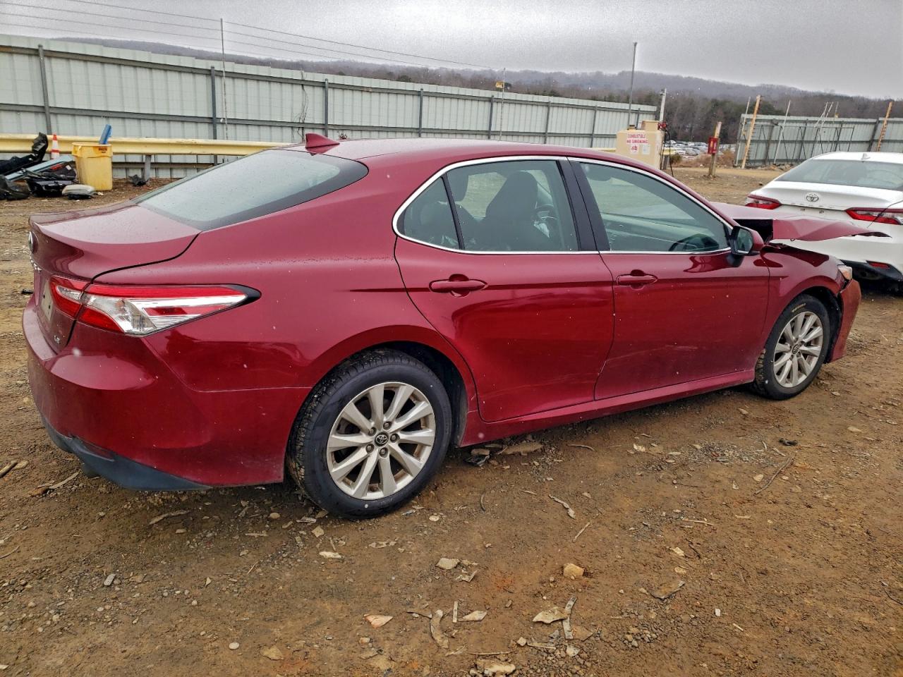 2019 TOYOTA CAMRY L photo 3