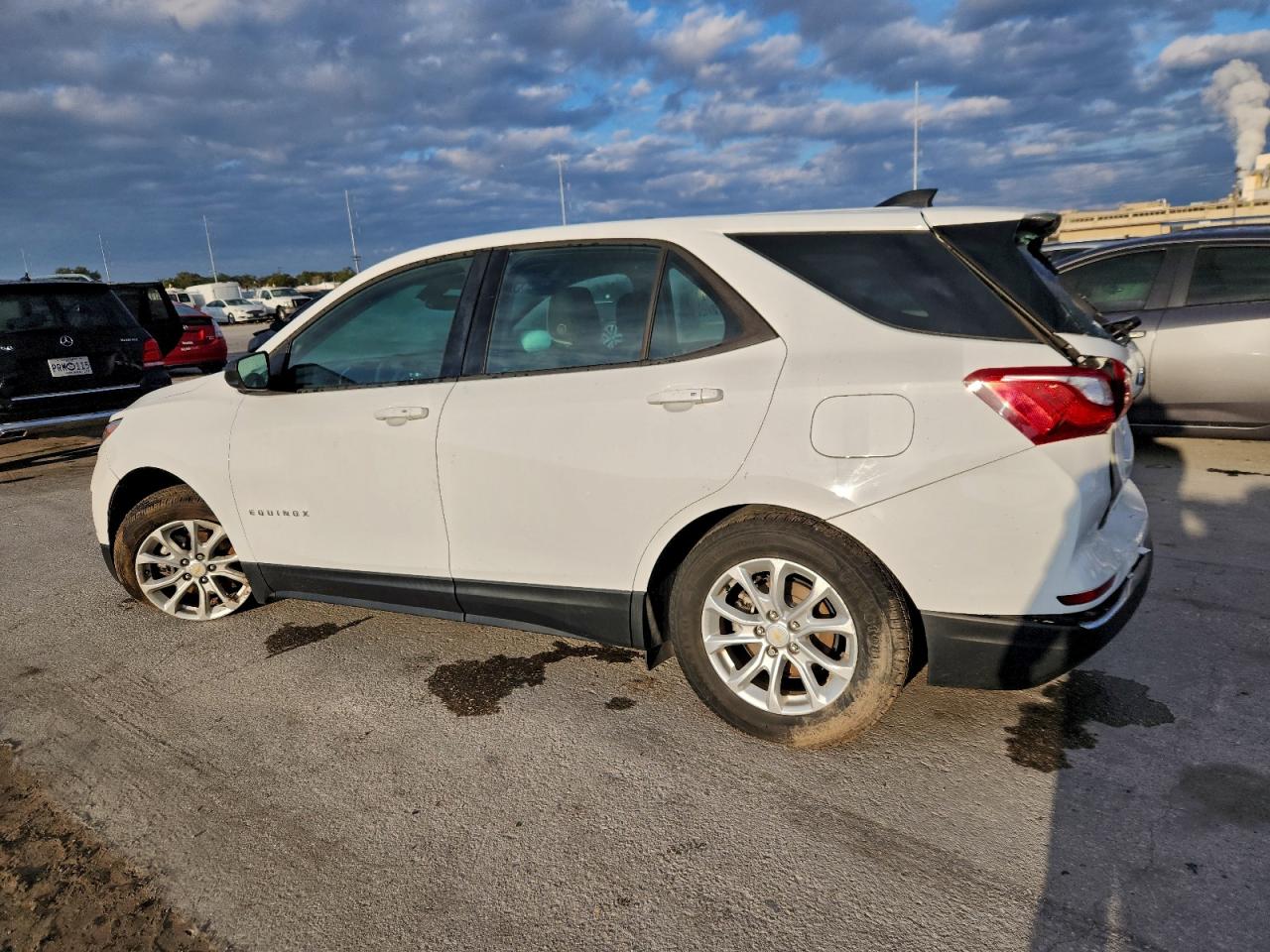 2018 CHEVROLET EQUINOX LS photo 2