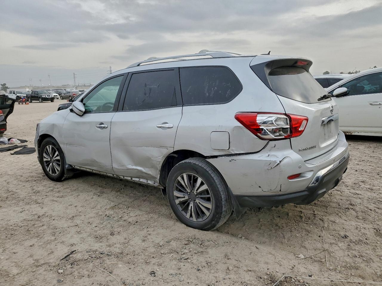 2017 NISSAN PATHFINDER S photo 2