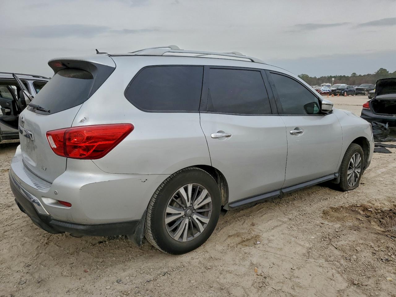 2017 NISSAN PATHFINDER S photo 3