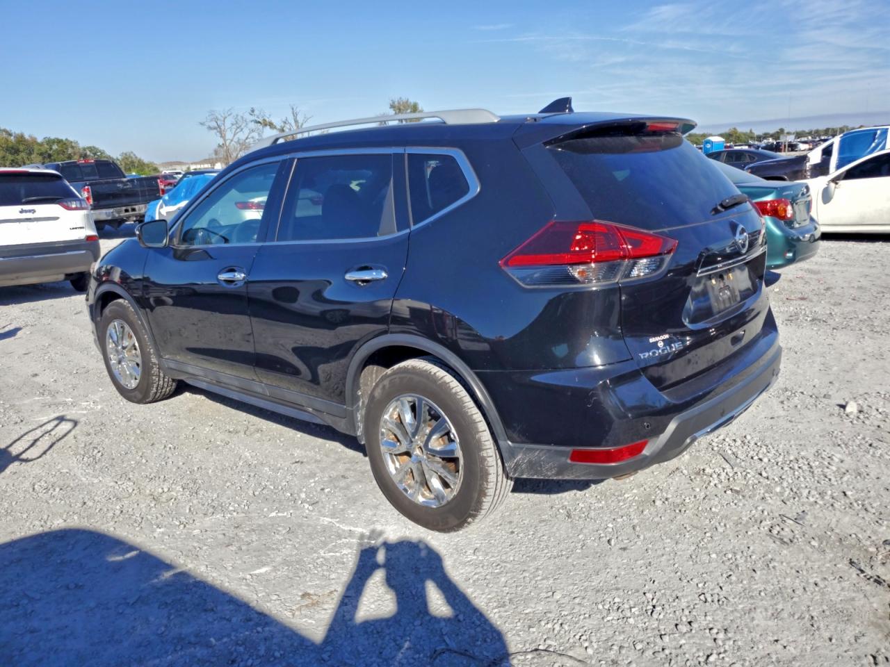2019 NISSAN ROGUE S photo 4