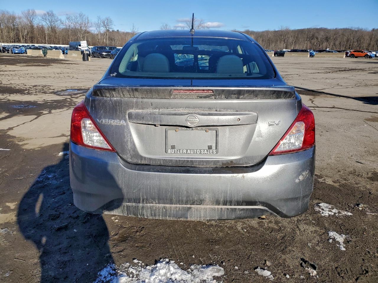 2019 NISSAN VERSA photo 6