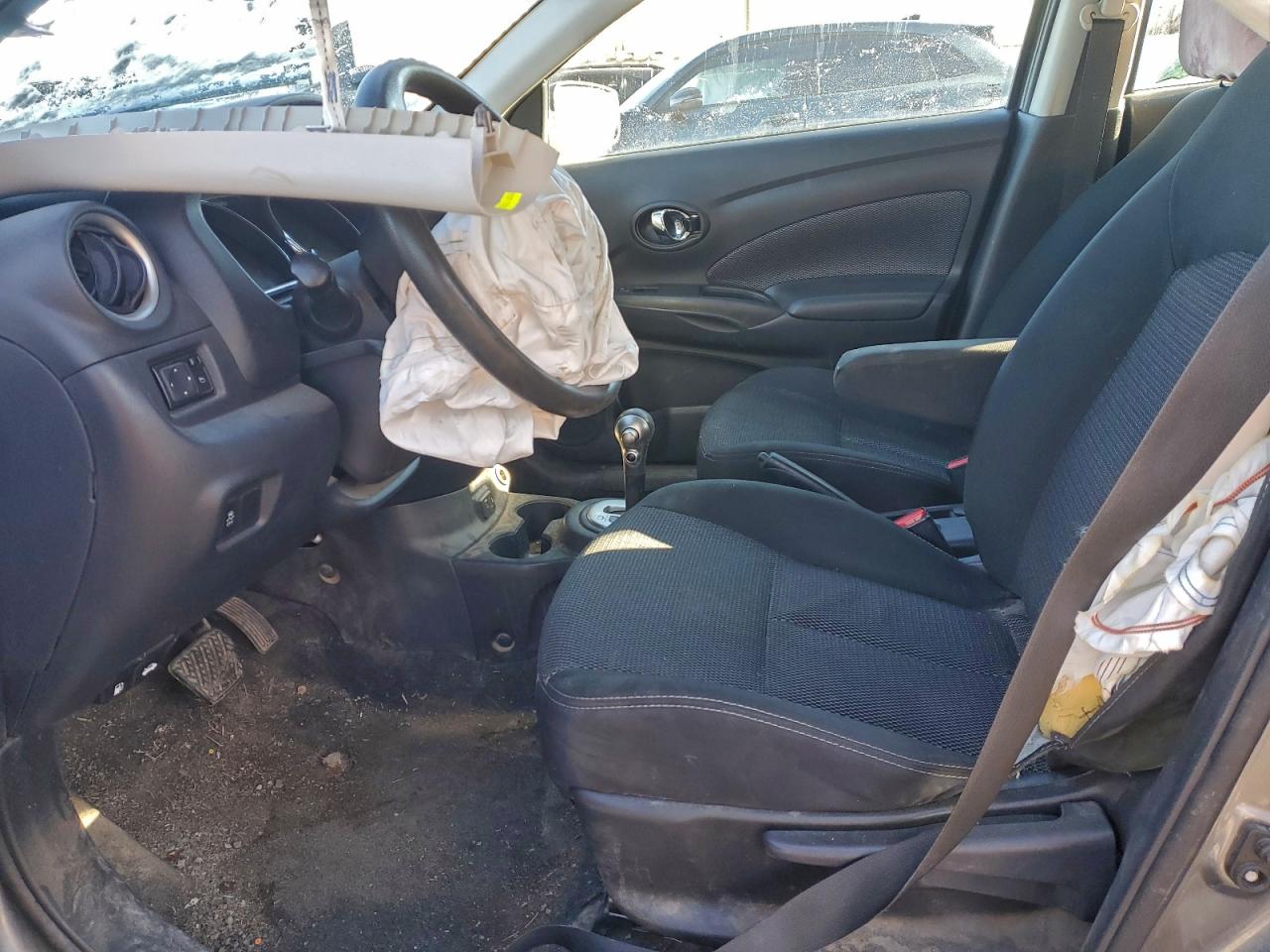2019 NISSAN VERSA photo 7