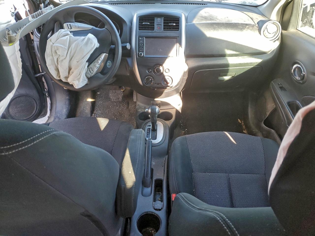 2019 NISSAN VERSA photo 8