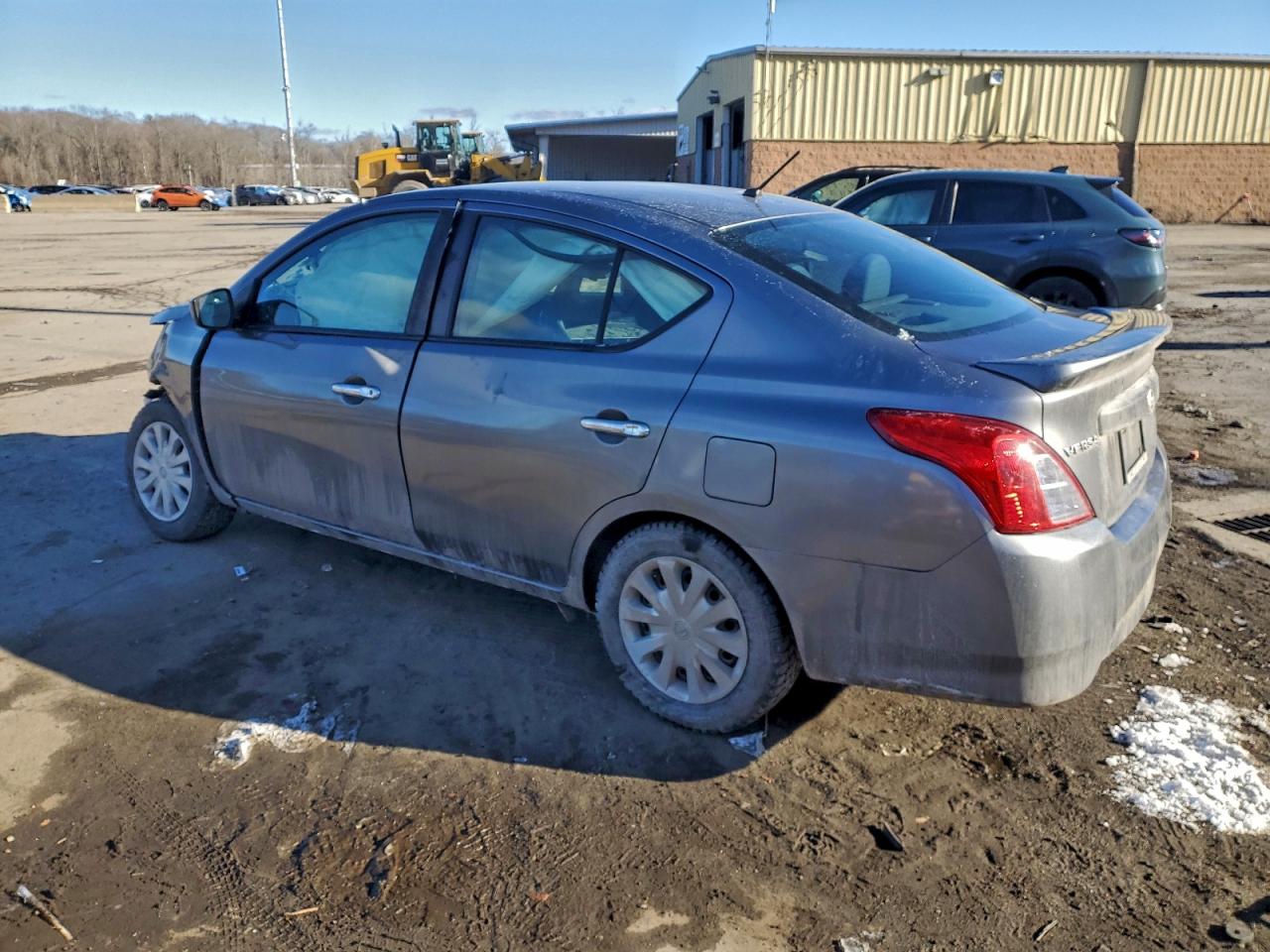 2019 NISSAN VERSA photo 2