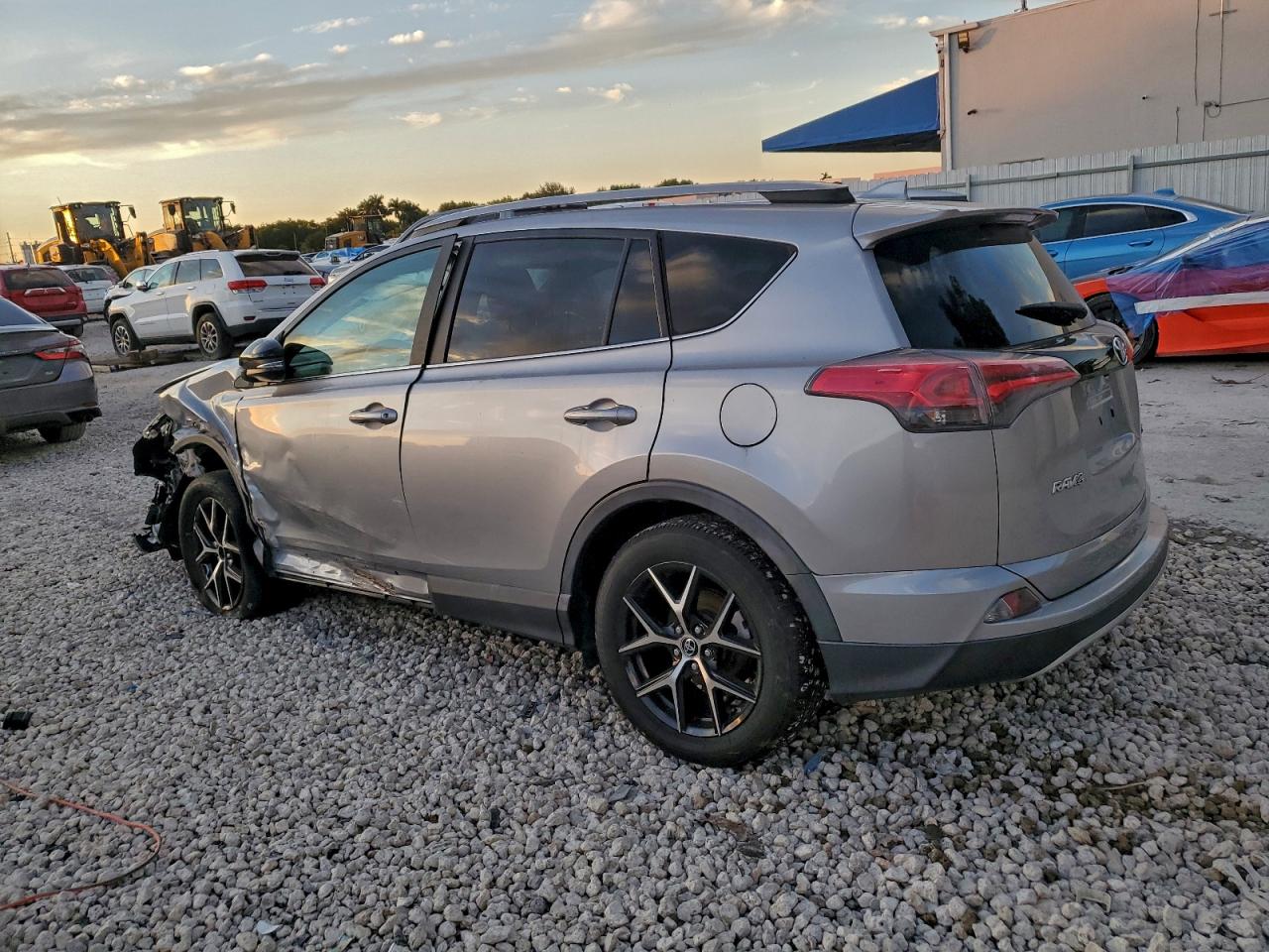 2017 TOYOTA RAV4 SE photo 2