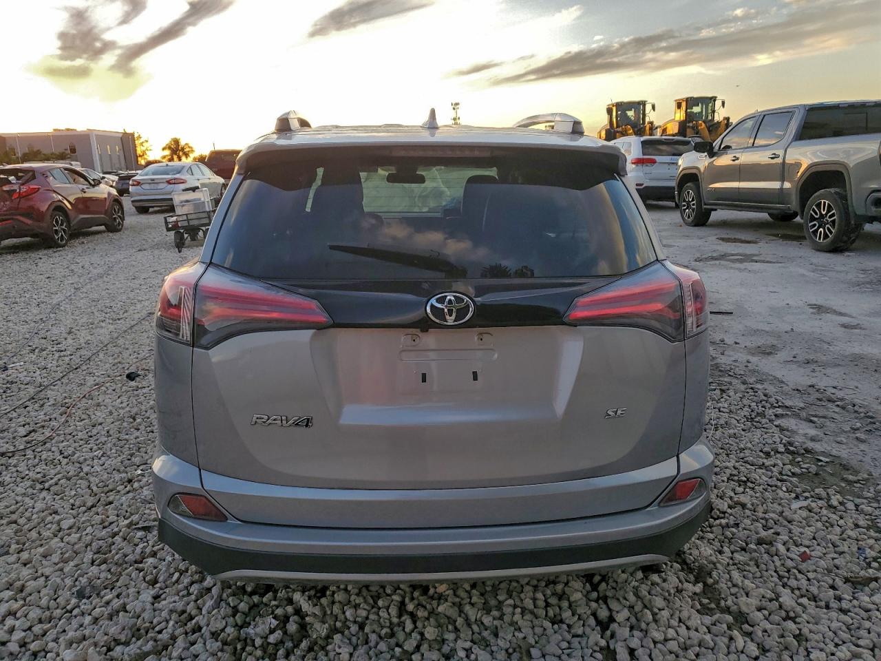 2017 TOYOTA RAV4 SE photo 6